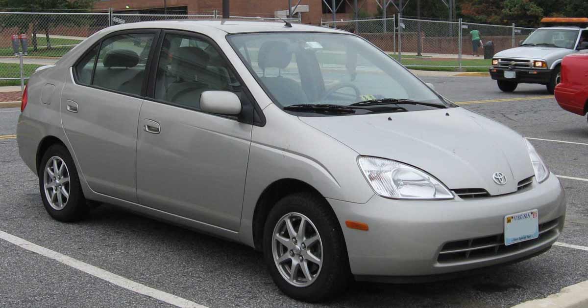 ලොව පලමු සාර්ථකම Hybrid රථය (Toyota Prius NHW10)