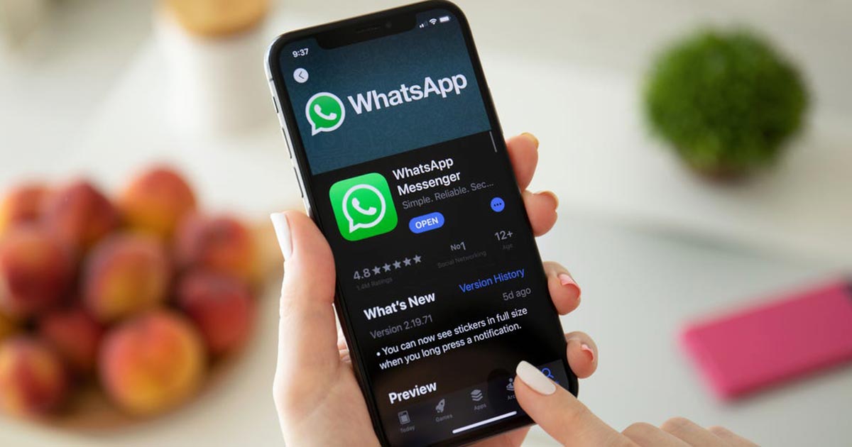 WhatsApp සඳහා වැඩිදියුණු කල wallpaper feature එකක් ලබා දීමට Facebook සූදානම් වේ