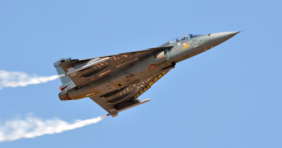 ශ්‍රී ලංකා ගුවන් හමුදා 70 වෙනි සංවත්සරයේදී ලංකා අහස කැළඹූ ඉන්දියාවේ නිෂ්පාදිත ප්‍රහාරක ජෙට් යානාව - තේජාස්