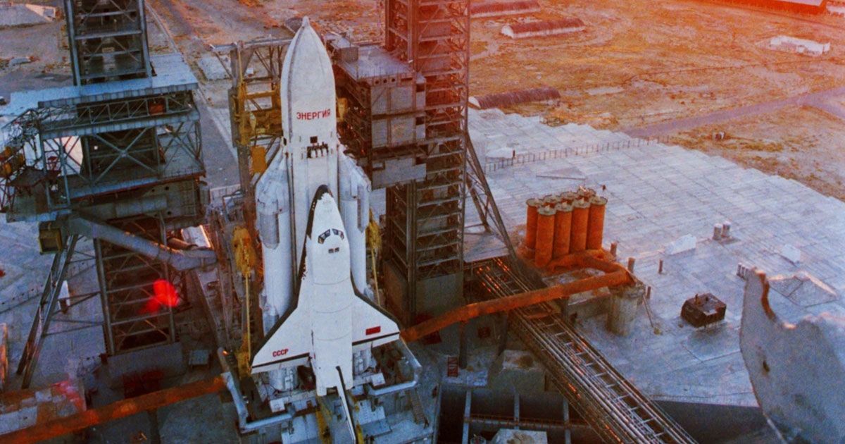 ඇමරිකාවේ Space shuttle එක copy කරමින් සෝවියට් දේශය නිපදවූ, ලොව හොදම අභ්යවකාශ යානය වීමට ඉඩ තිබූ Buran