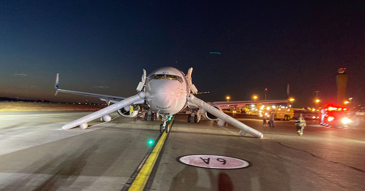 ගුවන් යානයක් තුලදී Samsung Galaxy A21 මාදිලියේ ජංගම දුරකතනයක බැටරිය ගිනි ගනී