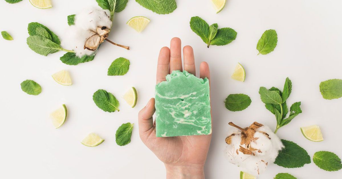 වැඩි මිල​ට සබන් මිලදී ගන්න​වා වෙනුවට අඩු මුදල​ට ගෙදරදීම සබන් සාදා ගන්නේ කෙසේද?