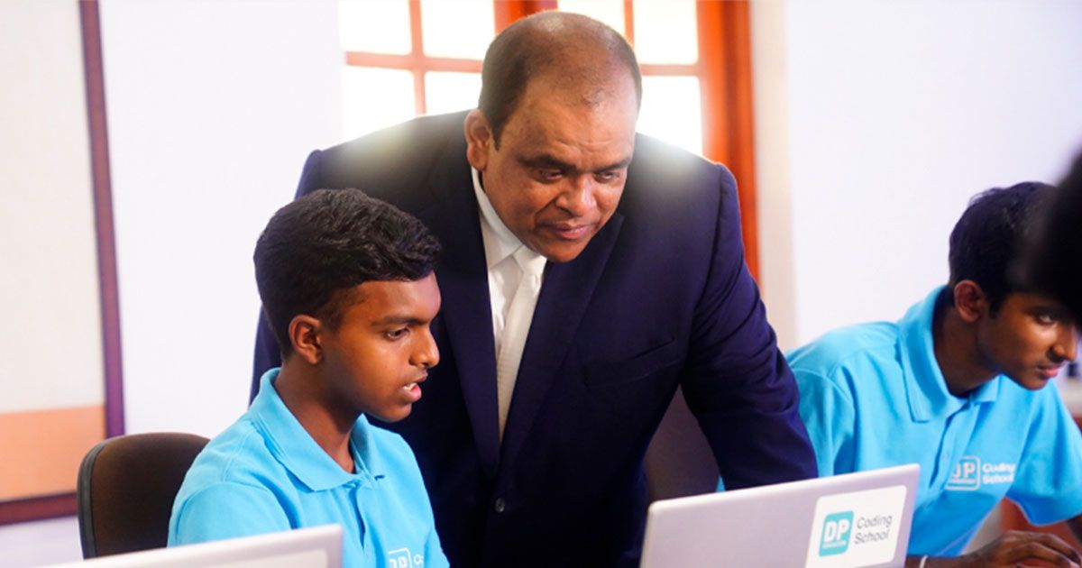 ඔබගේ දරුවා මෘදුකාංග ඉංජිනේරුවෙකු කරන්නට ලක්ෂ 25ක පාඨමාලවක් නොමිලේ ලබා දෙන කෝඩින් පාසල