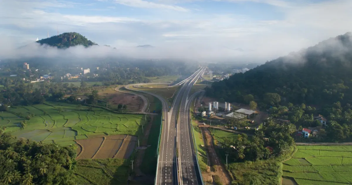 අධිවේගී මාර්ගවල ගමන් කරන රියදුරන්ට කාඩ්පත් භාවිතාවෙ​න් ඔස්සේ මුදල් ගෙවීමේ හැකියාව